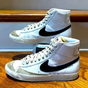 Nike Blazer Mid ‘77 Vintage White Black Sneakers Women’s Size 8